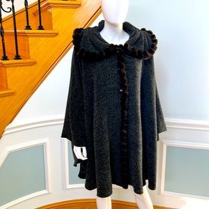Women’s cape coat,feet most sizes ,mink edging